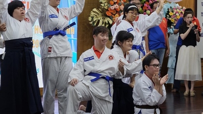 การแสดงพิเศษโดยคนพิการ