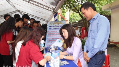 Bijna 700 studenten en ouders nemen deel aan de banenbeurs van 2025