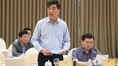 Ministerie van Bouw informeert mensen over het bouwen van storm- en overstromingsbestendige huizen