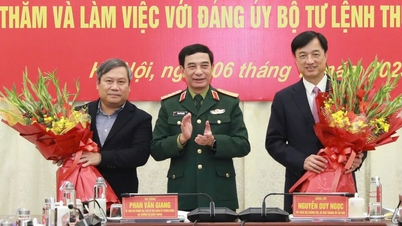 Pan Nguyen Duy Ngoc jest sekretarzem komitetu partyjnego w Hanoi Capital Command.