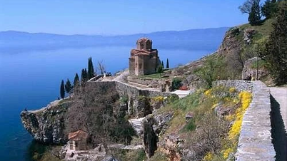 Thăm đất nước Nam Âu xinh đẹp, nơi "phía trước là núi và phía sau cũng là núi"