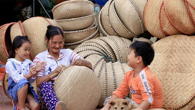 "Menjaga api" kerajinan tradisional di Phu Tho