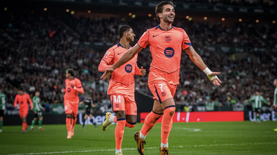 Ferran Torres' hat-trick helped Barcelona win the eight-goal thriller.