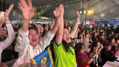 Mais de 1.000 trabalhadores de Hai Phong participam da 'Dança dos Trabalhadores da Nova Era'