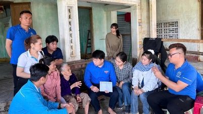 ডাক লাকের বন্যার্তদের সহায়তা করছে হাই ফং যুব ইউনিয়ন