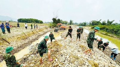 832e régiment d'infanterie : Le 832e régiment d'infanterie aide les populations à construire des digues de cours d'eau afin de prévenir les risques de glissements de terrain.