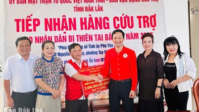 จังหวัดหุ่งเอียนสนับสนุนเงิน 2 พันล้านดองให้กับจังหวัดดั๊กลักเพื่อบรรเทาผลกระทบจากภัยพิบัติทางธรรมชาติ