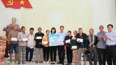 VietinBank branches contribute 3.39 billion VND to support people in flood-affected areas