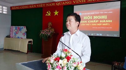 Herr Nguyen Trong Nghia er visepresident og ansvarlig for Vinh Long litteratur- og kunstforening.