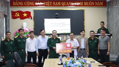 O Comando Militar da Cidade de Da Nang apoia o Hospital Geral Regional de Quang Nam com 100 milhões de VND.