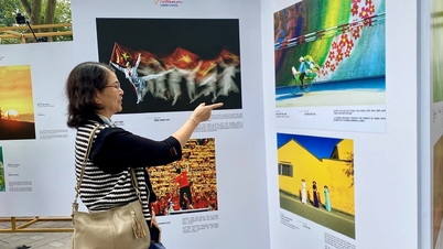 La gente disfruta con entusiasmo de las actividades en el "Festival Feliz de Vietnam".