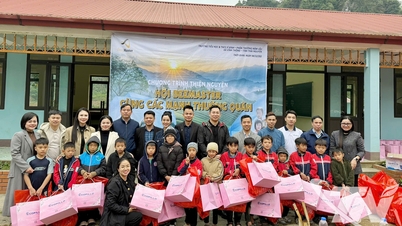 A Team Bee Master projekteket és több száz ajándékot ad hegyvidéki iskoláknak