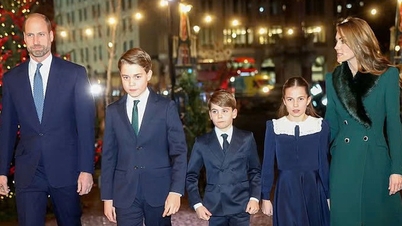 La familia del príncipe William asiste a un servicio de villancicos