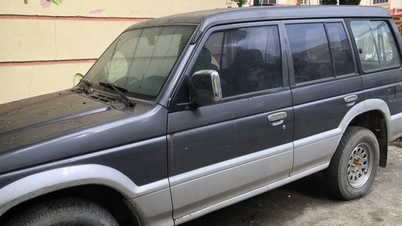 Vente aux enchères de 10 voitures Mercedes, proposées par la direction du marché de Hanoi, à partir de 17 millions.