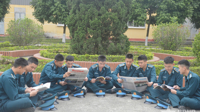 Defesa Aérea - A Academia da Força Aérea inova e cria formas de educação política.