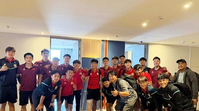 U22 Vietnam has a very beautiful action with the Lao player who broke his leg