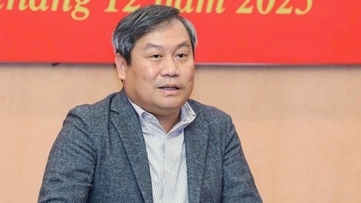 Hanói analisa e constrói estacionamentos subterrâneos em parques e jardins floridos.