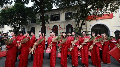 กลิ่นอายของชุดเวียดนามในพิธีแต่งงานของชาวเวียดนาม
