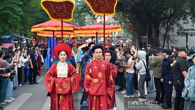 Der Hoan-Kiem-See "explodiert" im Frühwinter bei einer super romantischen Vintage-Hochzeit