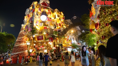O Natal colorido da cidade de Ho Chi Minh atrai jovens.
