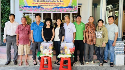 A Associação de Agricultores do Distrito de Binh Minh entregou 100 presentes a membros em situação de vulnerabilidade.