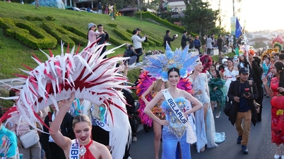 شوارع دا لات ملونة مع 80 ملكة جمال يشاركن في كرنفال الشاي