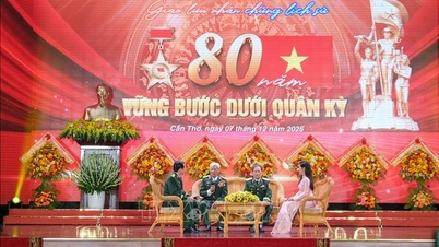 Troca de testemunhos históricos de 80 anos de progresso constante sob a bandeira militar.