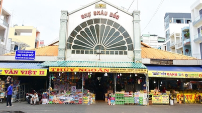 Verbetering van de kwaliteit van de stedelijke commerciële beschaving in Chau Doc