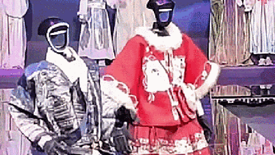 Pertunjukan busana robot di Festival Budaya Hanfu Cao Tien menimbulkan kehebohan di antara penonton