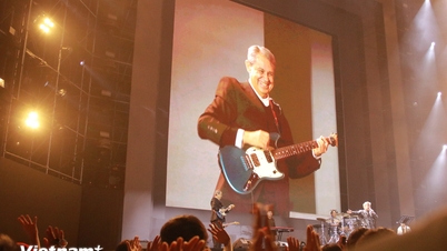 Trupa directorului și a ambasadorului „încinge” seara muzicală Vietnam Happy Fest 2025