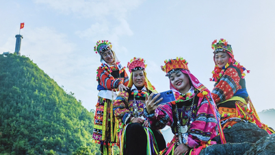 ホアンキエム湖は高地の人々の美しい瞬間で賑わっています