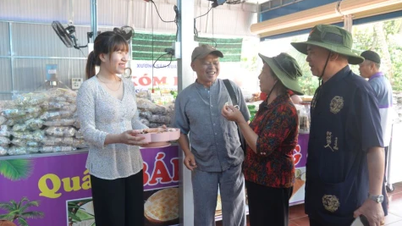 « Entretenir le feu » du riz gluant et des bonbons à la noix de coco sur l'île de Thoi Son