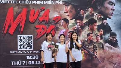 Sekolah Menengah Atas Le Hong Phong: Mengadakan pemutaran film "Red Rain" untuk seluruh siswa.