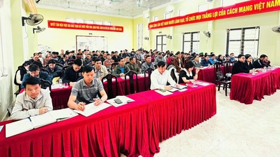 Over 100 prestigious people in Hong Thai commune received legal aid.