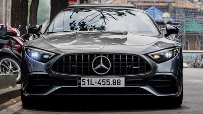 Mercedes-AMG SL43 ลดราคา 1 พันล้านดอง พบเจ้าของหลังขายได้ 1 ปี