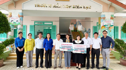 Se otorgan 700 millones de VND para apoyar al jardín de infancia de Dien Lac a recuperarse de las inundaciones