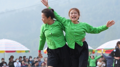 वीटीवी5 कप जातीय अल्पसंख्यक महिला फुटबॉल टूर्नामेंट का विशेष चिह्न