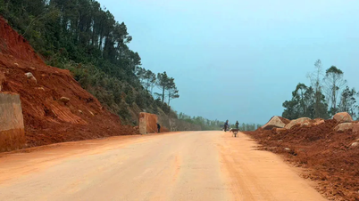ハティン省の海岸道路は、土砂崩れで1ヶ月以上遮断された後、再開された。