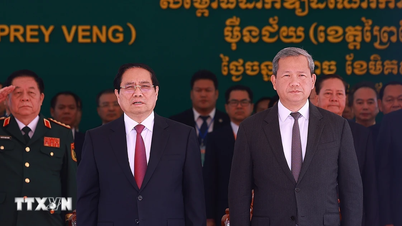 Prim-ministrul Pham Minh Chinh și prim-ministrul cambodgian participă la ceremonia de deschidere a celor două porți de frontieră.
