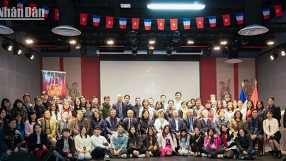 ชาวเวียดนามโพ้นทะเลในฝรั่งเศสรู้สึกภูมิใจกับการพัฒนาวงการภาพยนตร์เวียดนาม