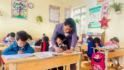 Quietly ferrying students to "enlighten" their letters