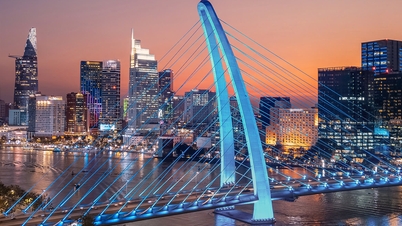 מיקום צ'ק-אין עם "נוף של מיליון דולר" מושך אליו הרבה אנשים בערב.