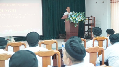 Divulgar a lei para cerca de 150 dignitários e funcionários católicos, protestantes e Cao Dai.