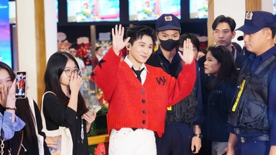 सोन.के. अपने जूते के इन्सर्ट भूल गए, जिससे उनकी मजाकिया टिप्पणी से दर्शक हंस पड़े।