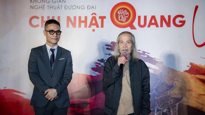 វិចិត្រករ Chu Nhat Quang លក់​គំនូរ​ដើម្បី​រៃអង្គាស​ប្រាក់​សម្រាប់​គម្រោង​សិល្បៈ​សហគមន៍