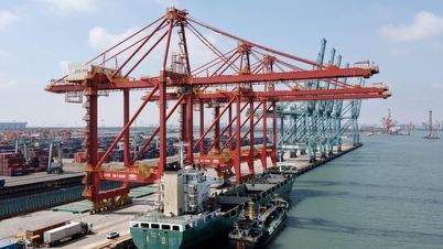 អតិរេក​ពាណិជ្ជកម្ម​របស់​ប្រទេស​ចិន​កើន​លើស​កំណត់​ត្រា​ចំនួន ១ ពាន់​ពាន់​លាន​ដុល្លារ