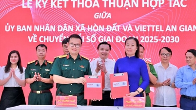 Le Comité populaire de la commune de Hon Dat et Viettel An Giang ont signé un accord de coopération sur la transformation numérique