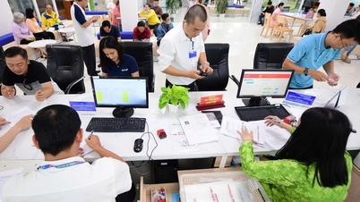 Apoyo que no exceda de 24 meses de salario para empleados de asociaciones que deban abandonar inmediatamente sus trabajos debido a una reorganización
