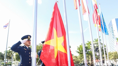 Wzruszająca ceremonia podniesienia flagi przez wietnamską delegację sportową podczas Igrzysk Azji Południowo-Wschodniej 33