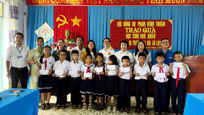 הענקת 40 מתנות לתלמידים ברובע דו וין שנפגעו מהשיטפונות